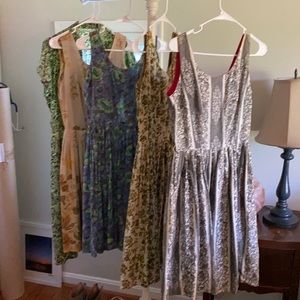 Lot of 1950’s dresses! Great to use for patterns✨